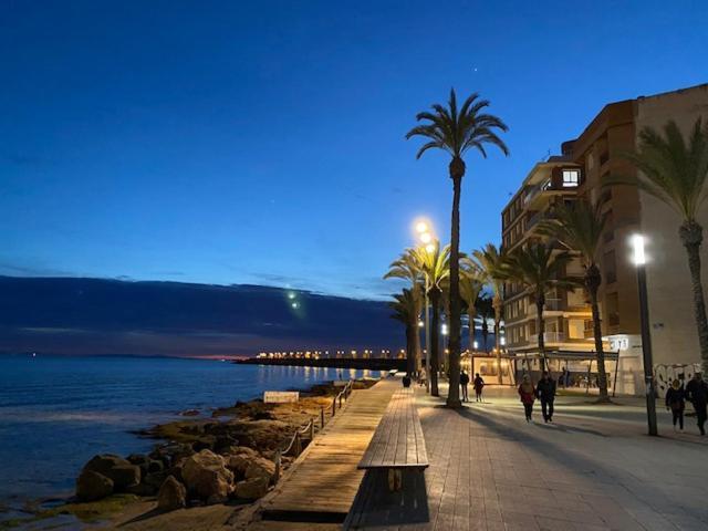 Amazing 2-Bedrooms Apartment With Pool Torrevieja Center Екстер'єр фото