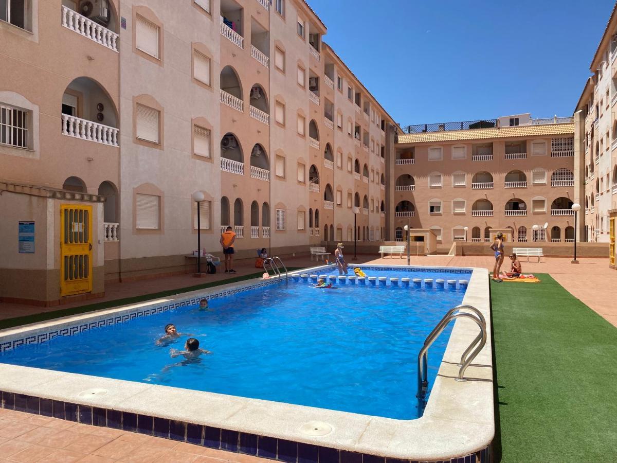 Amazing 2-Bedrooms Apartment With Pool Torrevieja Center Екстер'єр фото